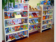 "Draugi dāvina bibliotēkai"