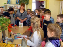 Rēzeknes 2. vidusskolas skolēni Rēzeknes Bērnu bibliotēkā